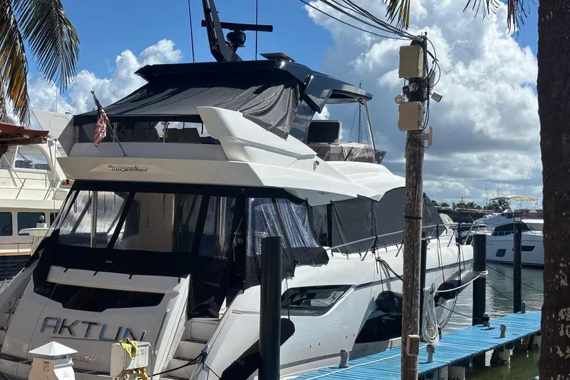 Slide: The Image of Sunseeker Manhattan 68 2021 - 1