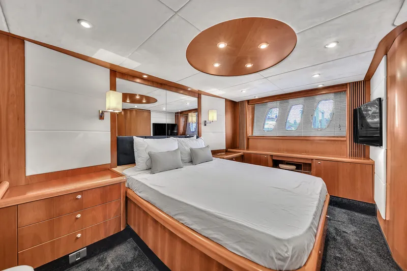 Slide: The Image of Sunseeker Predator 72 2006 - 49