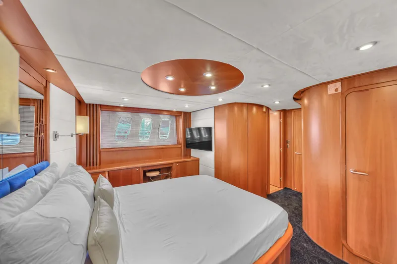 Slide: The Image of Sunseeker Predator 72 2006 - 51