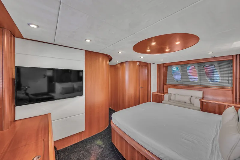 Slide: The Image of Sunseeker Predator 72 2006 - 53