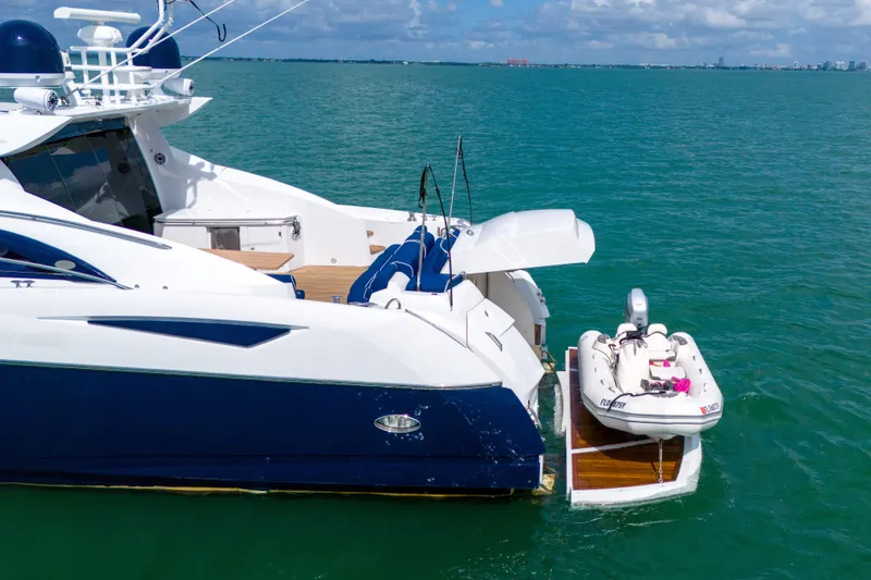 Slide: The Image of Sunseeker Predator 72 2006 - 19