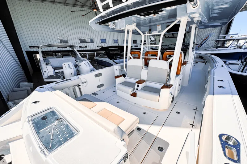 Slide: The Image of Boston Whaler 360 Outrage 2025 - 15
