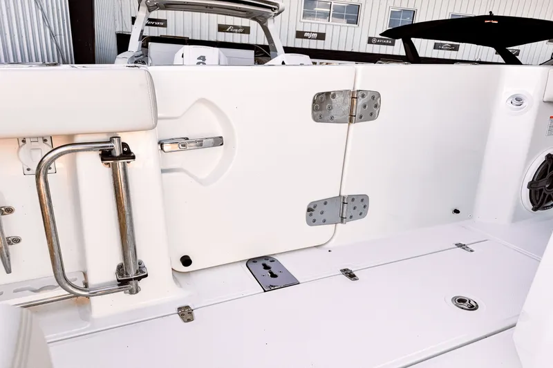 Slide: The Image of Boston Whaler 360 Outrage 2025 - 18