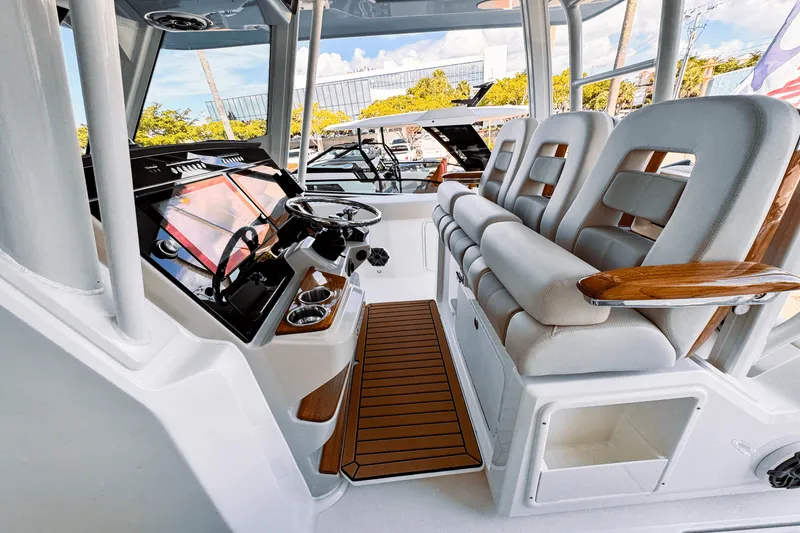 Slide: The Image of Boston Whaler 360 Outrage 2025 - 25