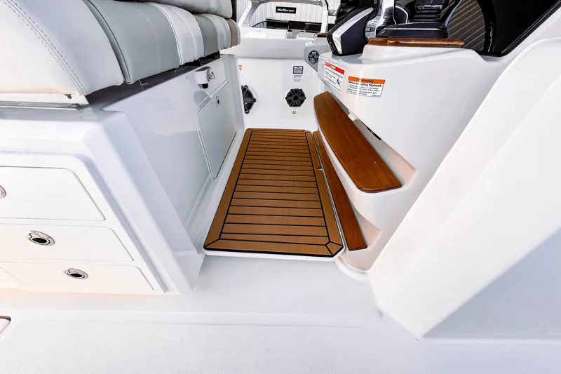 Slide: The Image of Boston Whaler 360 Outrage 2025 - 26