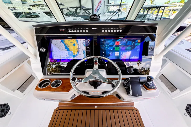 Slide: The Image of Boston Whaler 360 Outrage 2025 - 27