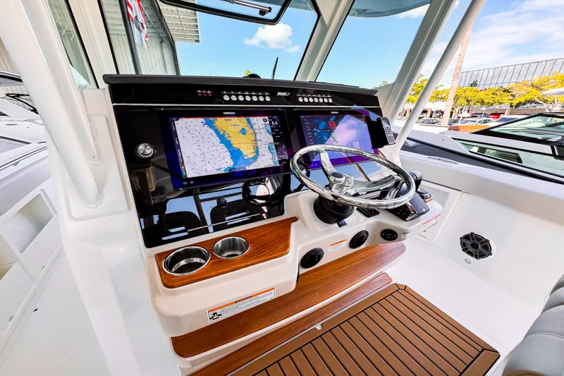 Slide: The Image of Boston Whaler 360 Outrage 2025 - 28