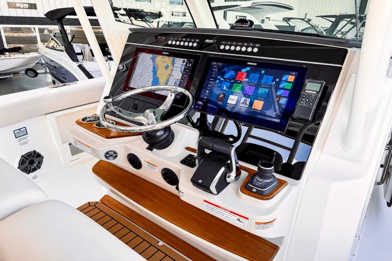 Slide: The Image of Boston Whaler 360 Outrage 2025 - 31