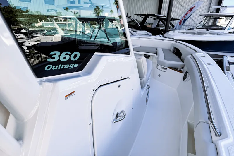 Slide: The Image of Boston Whaler 360 Outrage 2025 - 32