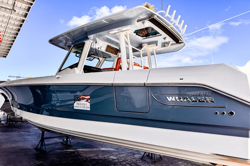 Slide: The Image of Boston Whaler 360 Outrage 2025 - 4