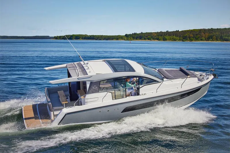 Slide: The Image of Sealine C335 2026 - 6