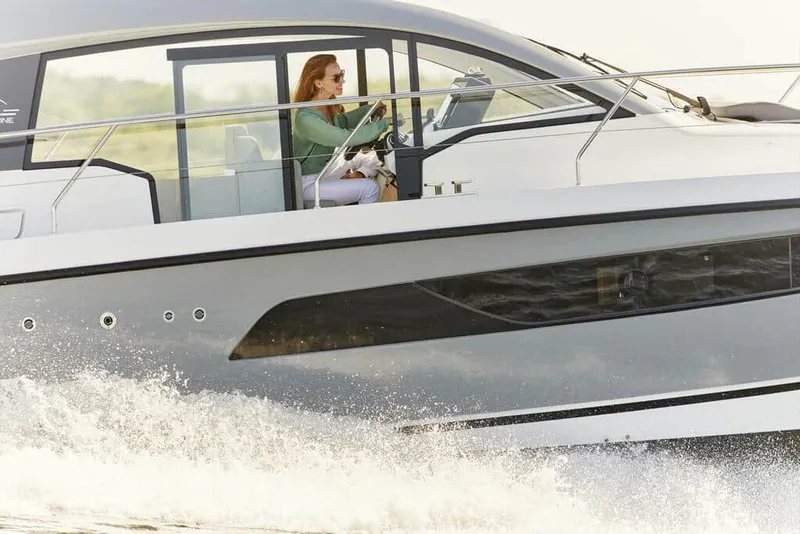 Slide: The Image of Sealine C335 2026 - 18