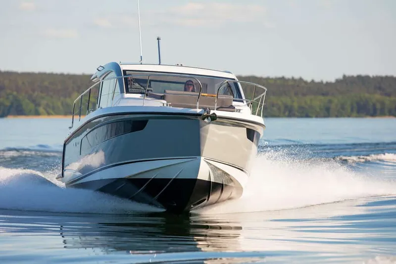 Slide: The Image of Sealine C335 2026 - 8