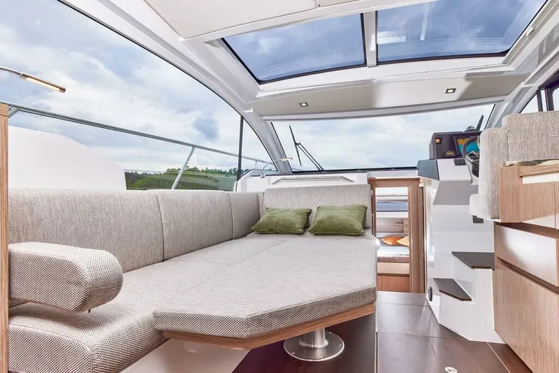 Slide: The Image of Sealine C335 2026 - 30