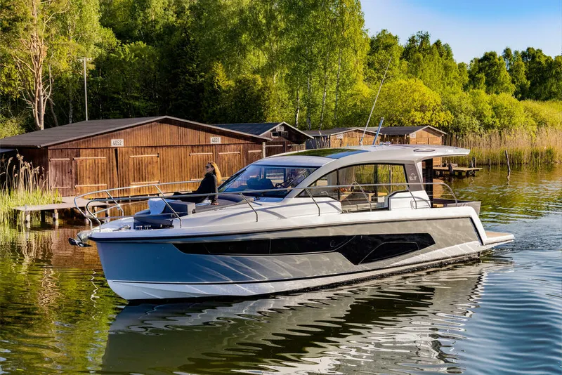 Slide: The Image of Sealine C335 2026 - 9