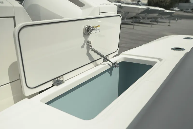 Slide: The Image of Boston Whaler 330 Outrage 2025 - 11