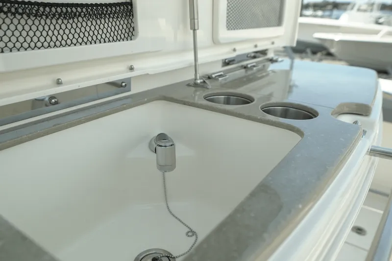 Slide: The Image of Boston Whaler 330 Outrage 2025 - 16