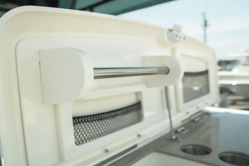 Slide: The Image of Boston Whaler 330 Outrage 2025 - 17