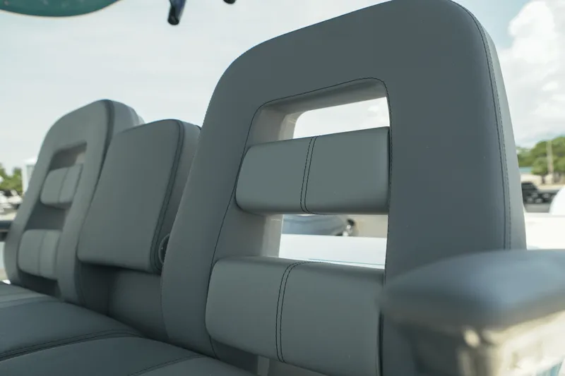 Slide: The Image of Boston Whaler 330 Outrage 2025 - 20