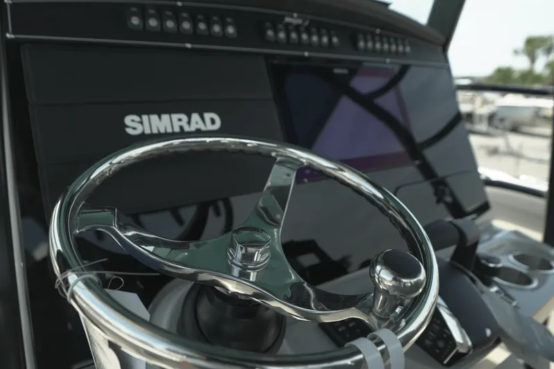 Slide: The Image of Boston Whaler 330 Outrage 2025 - 22