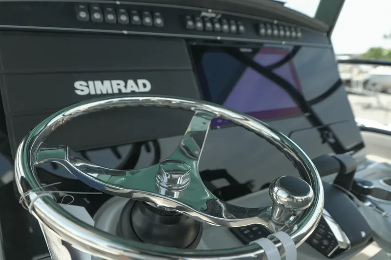 Slide: The Image of Boston Whaler 330 Outrage 2025 - 23