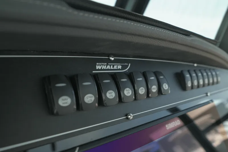 Slide: The Image of Boston Whaler 330 Outrage 2025 - 26