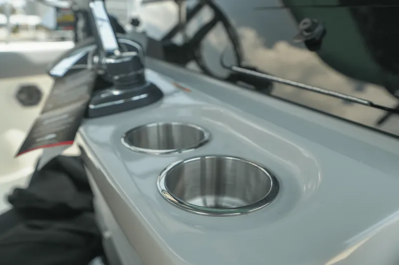 Slide: The Image of Boston Whaler 330 Outrage 2025 - 28