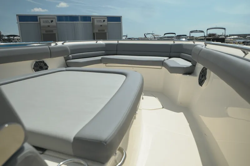 Slide: The Image of Boston Whaler 330 Outrage 2025 - 29
