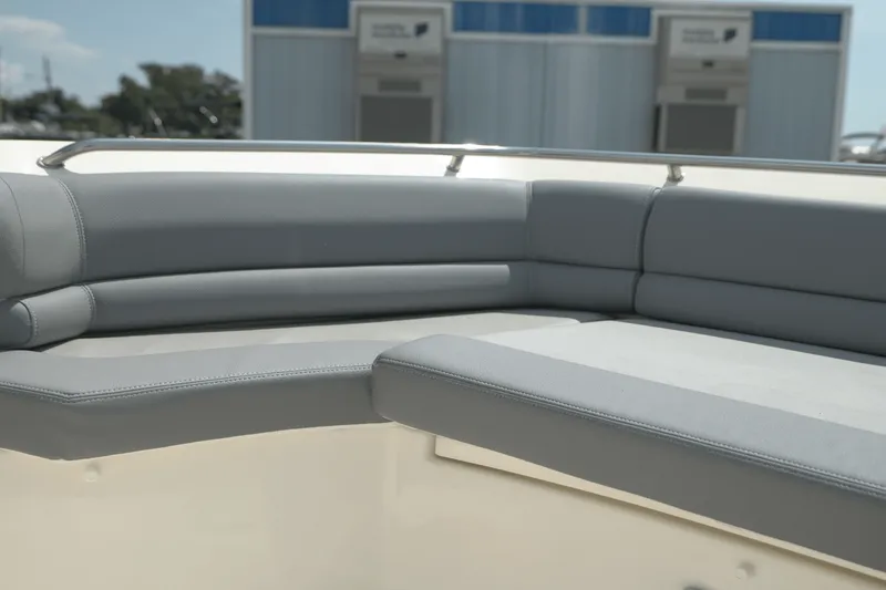 Slide: The Image of Boston Whaler 330 Outrage 2025 - 32