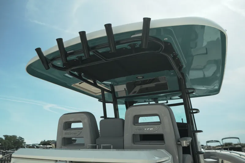 Slide: The Image of Boston Whaler 330 Outrage 2025 - 5