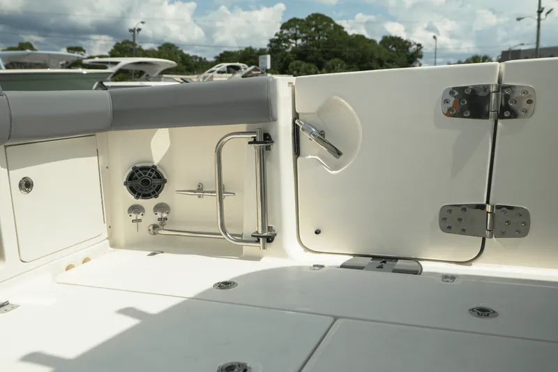 Slide: The Image of Boston Whaler 330 Outrage 2025 - 9