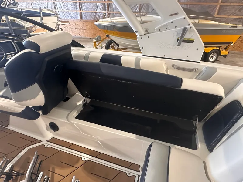 Slide: The Image of Malibu 21MLX 2019 - 22