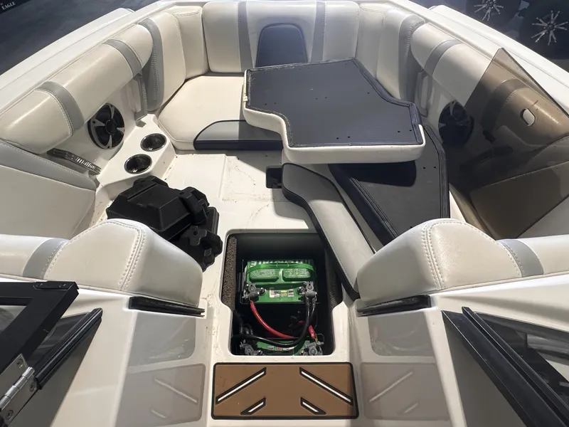 Slide: The Image of Malibu 21MLX 2019 - 18