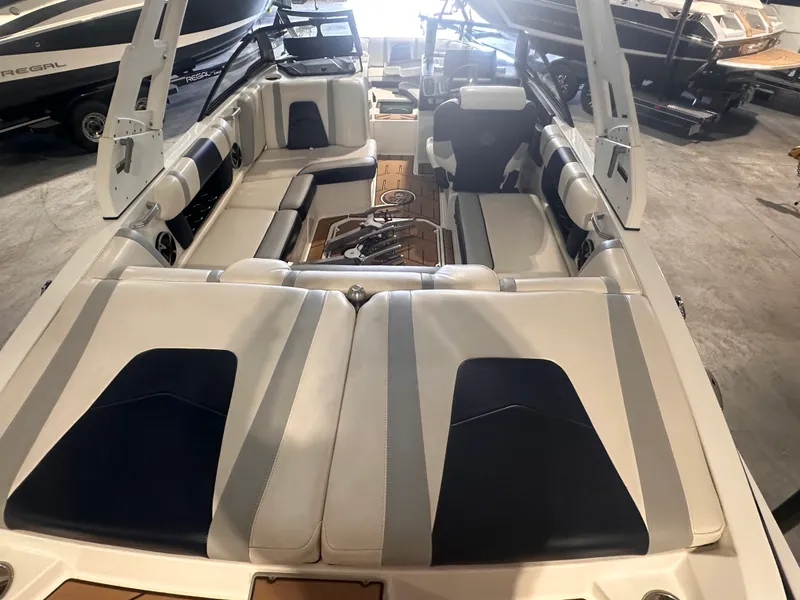 Slide: The Image of Malibu 21MLX 2019 - 11