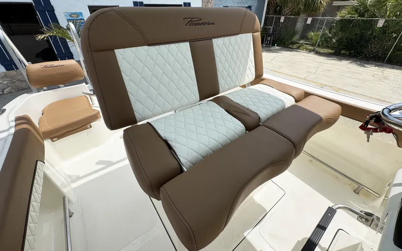 Slide: The Image of Pioneer 202 Sportfish 2025 - 15