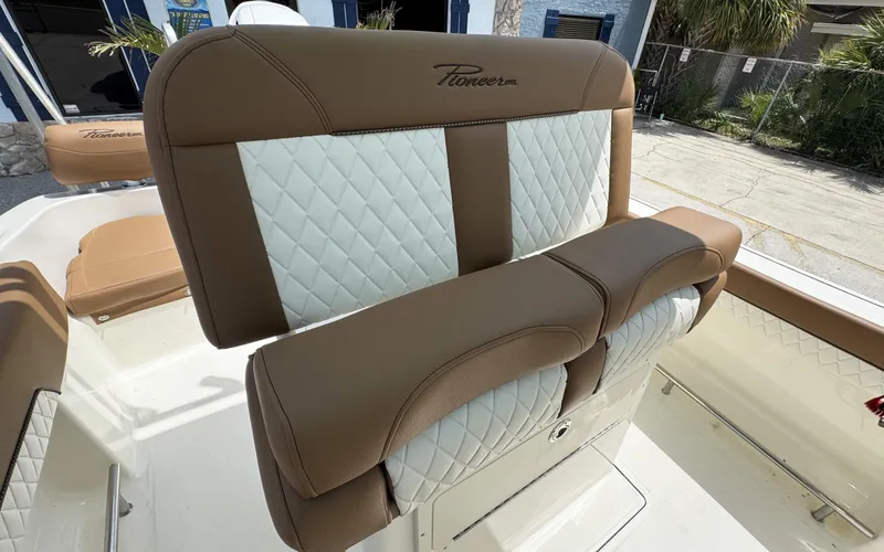 Slide: The Image of Pioneer 202 Sportfish 2025 - 14