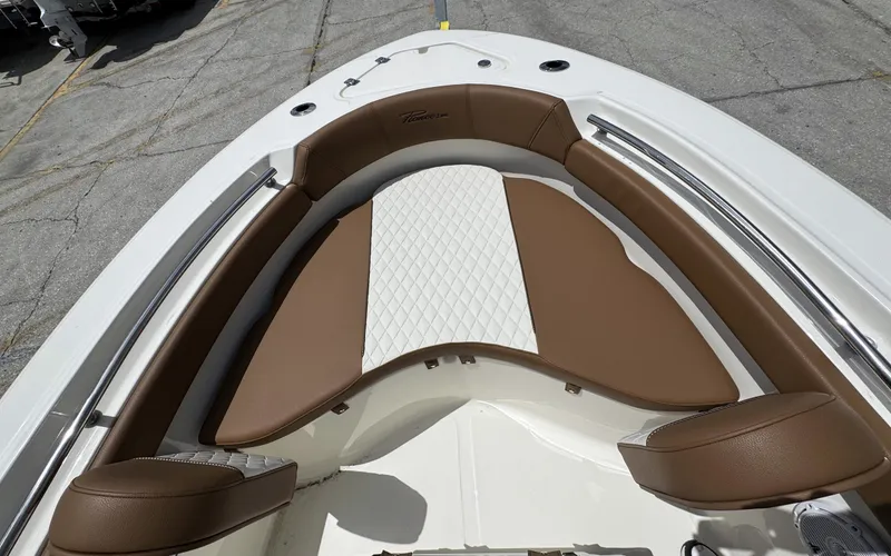 Slide: The Image of Pioneer 202 Sportfish 2025 - 18