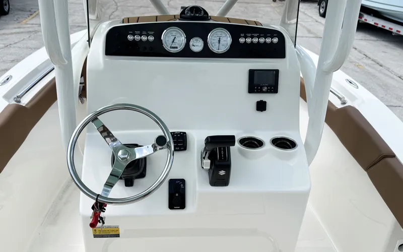Slide: The Image of Pioneer 202 Sportfish 2025 - 8