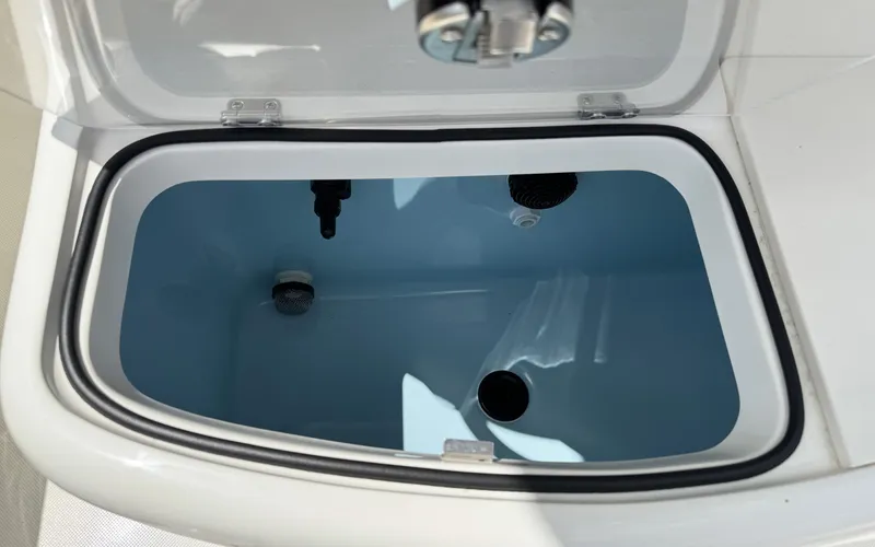 Slide: The Image of Pioneer 202 Sportfish 2025 - 16