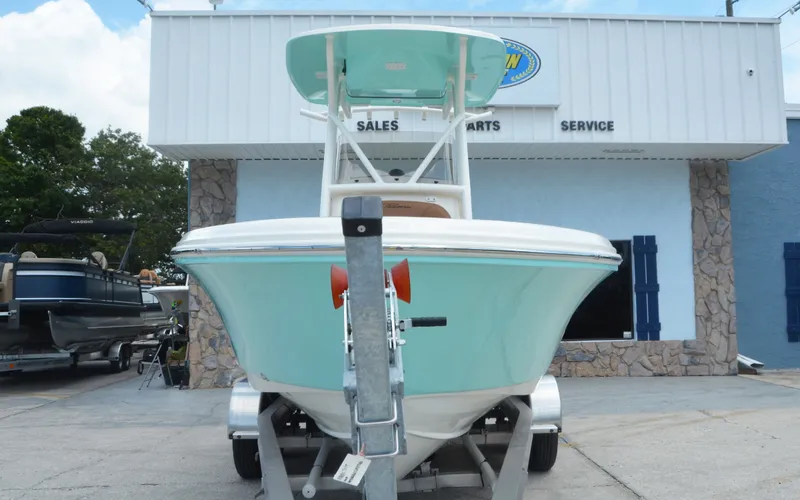 Slide: The Image of Pioneer 202 Sportfish 2025 - 10