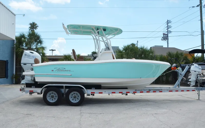The Image of Pioneer 202 Sportfish 2025 - 0