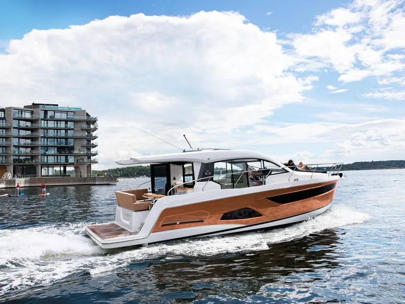 Slide: The Image of Sealine C390 2026 - 8