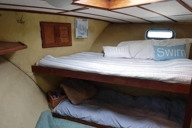 Slide: The Image of Pacifica 48 Sedan Sportfisher 1972 - 8