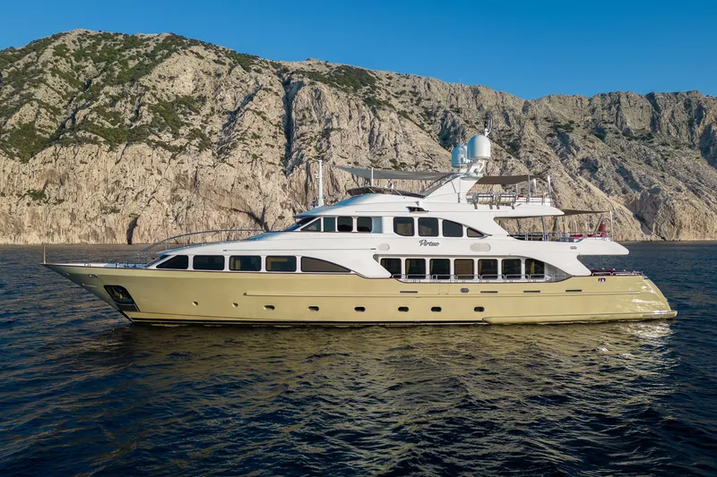 Slide: The Image of Benetti 120 2008 - 28