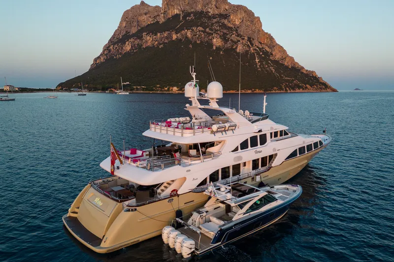 Slide: The Image of Benetti 120 2008 - 25