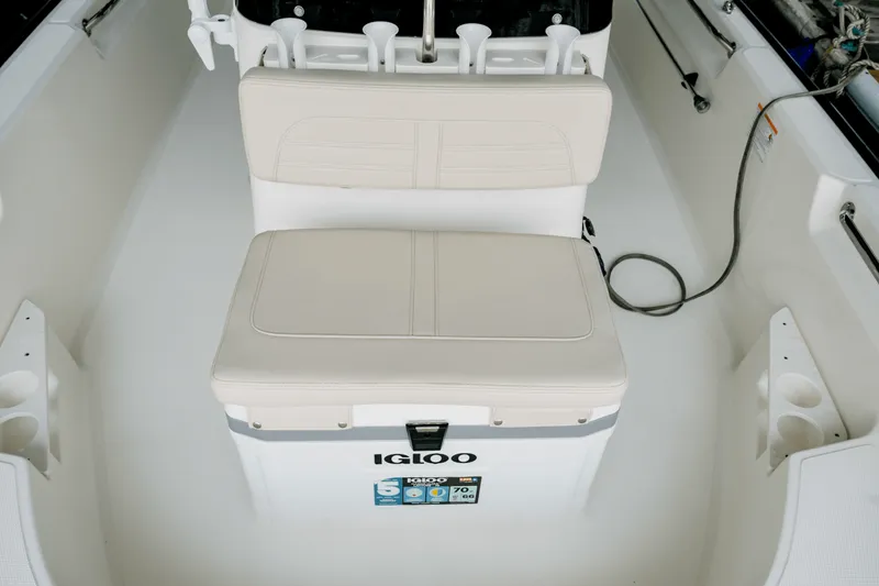 Slide: The Image of Boston Whaler 170 Montauk 2025 - 10