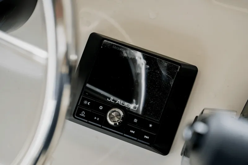 Slide: The Image of Boston Whaler 170 Montauk 2025 - 11