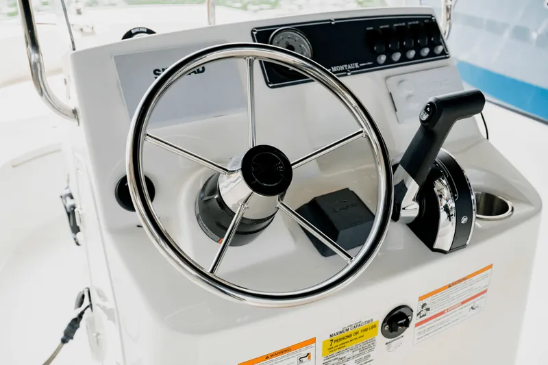 Slide: The Image of Boston Whaler 170 Montauk 2025 - 16