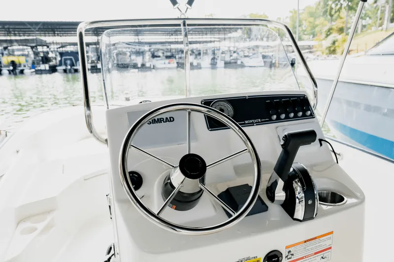 Slide: The Image of Boston Whaler 170 Montauk 2025 - 17