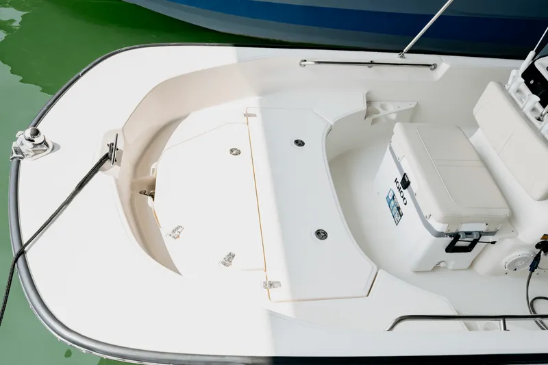 Slide: The Image of Boston Whaler 170 Montauk 2025 - 6